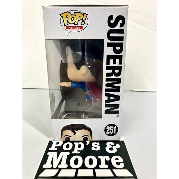 Funko Pop! Superman 251 Specialty Series Vinyl Figure With Protector - Picture 3 of 16